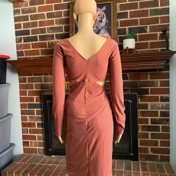 Women’s Lush V-Neck O-Ring Cutout Midi Dress Mahogany Size M new without tag - Picture 5 of 16